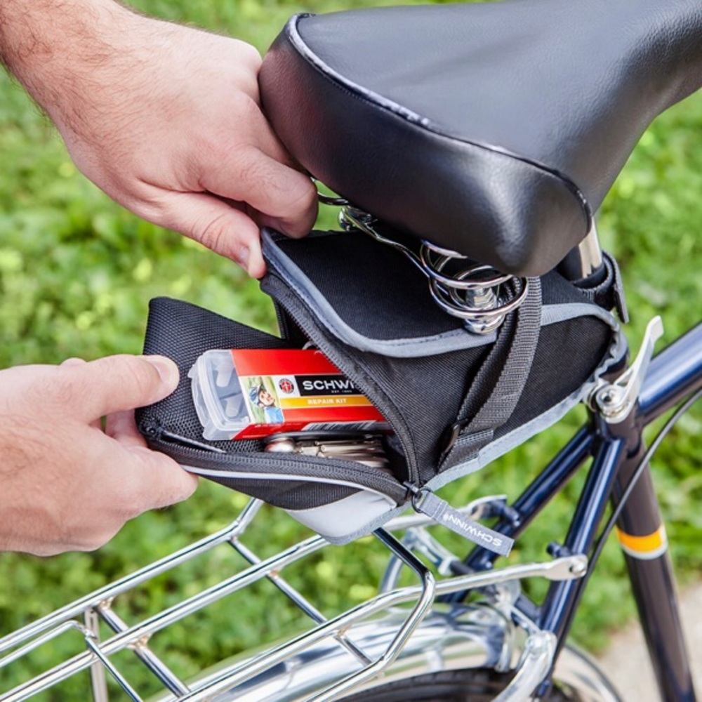 Schwinn ‘bicycle bag’ mounts to seat post